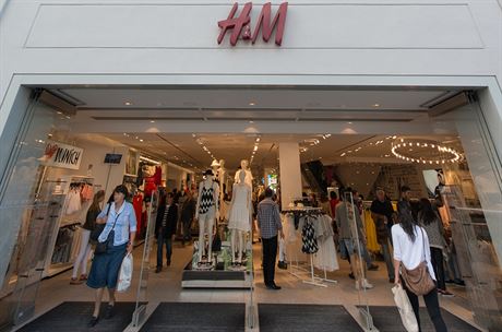 V esku letos pibudou dalí obchody védské odvní znaky H&M (ilustraní...