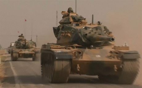 Turecké tanky míí do Sýrie.