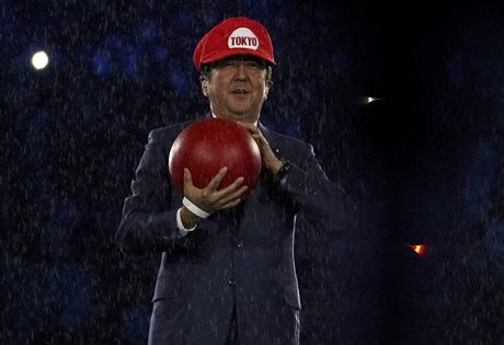 Japonsk premir inzo Abe vystoupil na zvrenm ceremonilu olympidy v Riu...