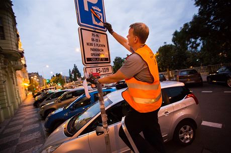 Od konce srpna 2016 platí nové parkovací zóny v Praze 5 a 6.