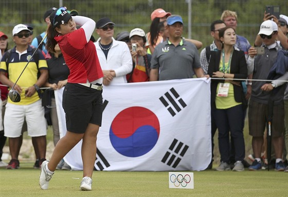 Olympijskou vítzkou v golfu je Korejka Pak In-pe (na snímku), zvítzila o pt...