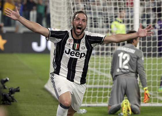 Útoník Gonzalo Higuaín se v dresu Juventusu uvedl vítznou trefou v zápase...