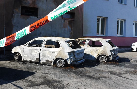 Shoelá auta taxisluby v pardubické Prmyslové ulici.