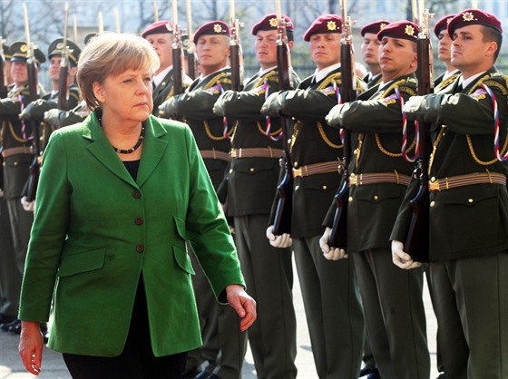 Angela Merkelová pichází na Úad vlády (3. dubna 2012).