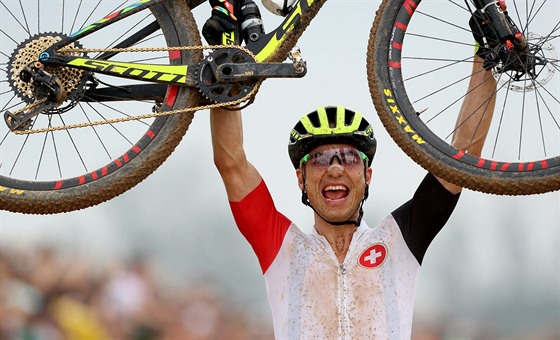 Nino Schurter se svým olympijským vítzným kolem Scott Spark RC 900 WC 