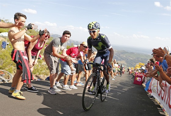 DO ELA PRB̎NÉHO POADÍ. Nairo Quintana se po osmé etap Vuelty dostal na...