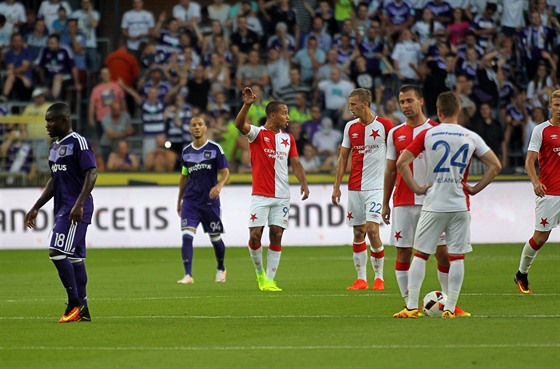 Slavia rozehrává po inkasovaném gólu na hiti Anderlechtu.