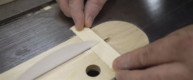 Povedlo se rozříznout i tenkou dřevěnou lištu. Povedlo se rozříznout i tenkou dřevěnou lištu.