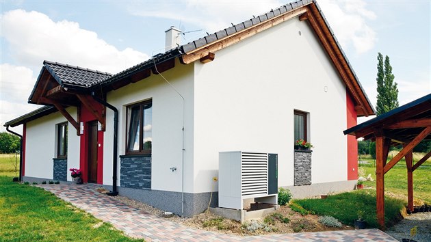 Novostavba rodinného domu ve Lhotkách u Náchoda využívá pro vytápění a ohřev... Novostavba rodinného domu ve Lhotkách u Náchoda využívá pro vytápění a ohřev...