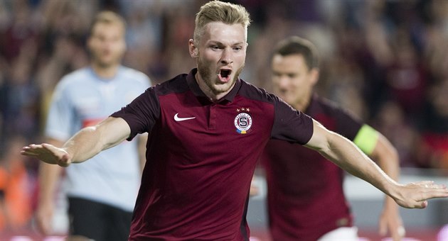 Jakub Brabec se raduje z gólu, kterým posunul Spartu do skupinové fáze Evropské... Jakub Brabec se raduje z gólu, kterým posunul Spartu do skupinové fáze Evropské...