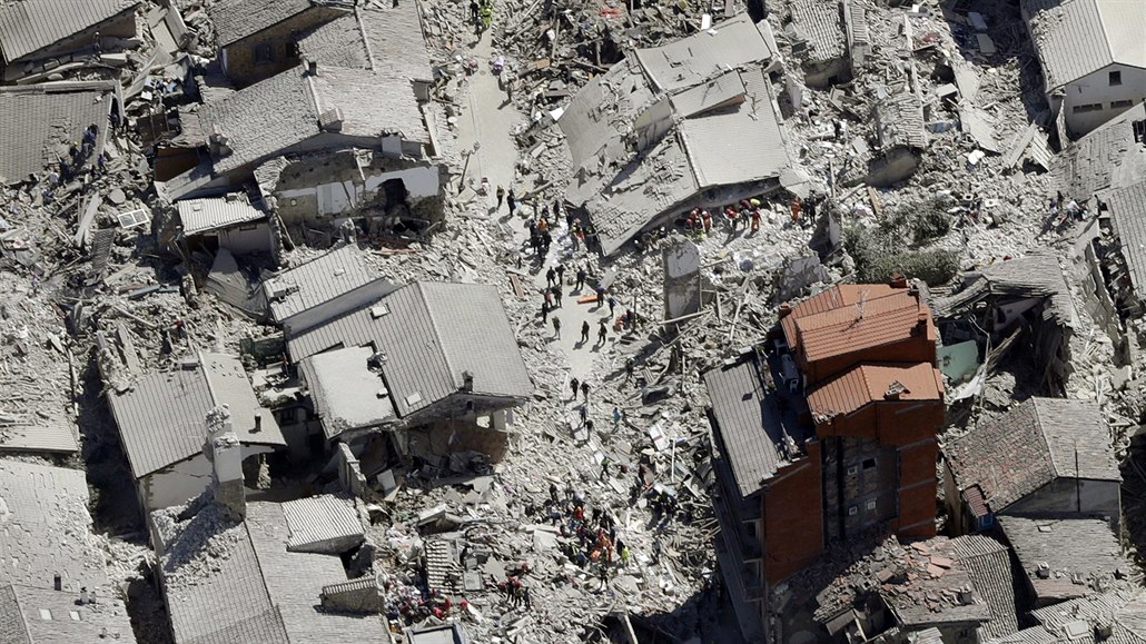 Letecké snímky města Amatrice, které zdevastovalo středeční zemětřesení (24.... Letecké snímky města Amatrice, které zdevastovalo středeční zemětřesení (24....