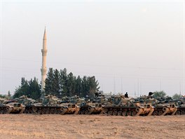 Tureck tanky pi syrsk hranici (27. srpna 2016)