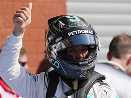 POLE POSITION. Nico Rosberg z Mercedesu vyraz z prvnho msta do zvodu...