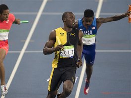 Usain Bolt na trati tafety na 4x100 metr v Riu