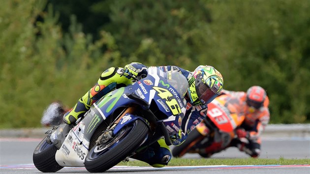 Do zatky najd Valentino Rossi, nsleduje ho Marc Mrquez.