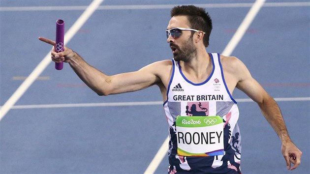 PEDASN RADOST. Brit Martyn Rooney dobhl do cle rozbhu na 4x400 metr, ale...