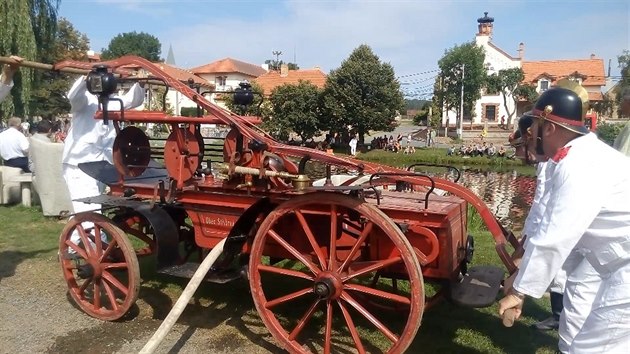 Osdku stkaky tvo minimln tyi lidi.