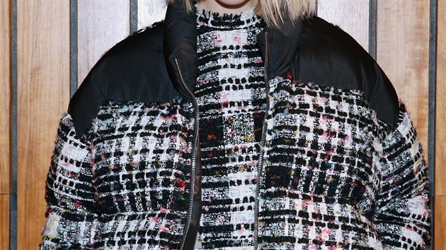 Pirozen styling vlas na pehldce Sandy Liangov, podzim - zima 2016