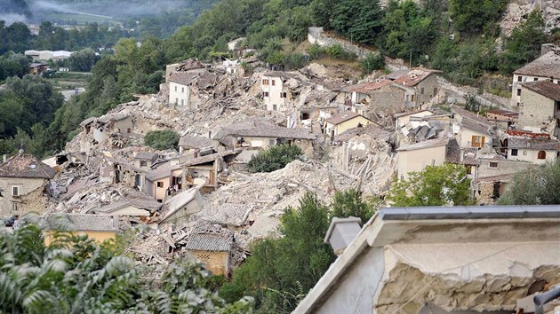 Pescara del Tronto se vyrovnv s nsledky niivho zemtesen (24. srpna 2016)