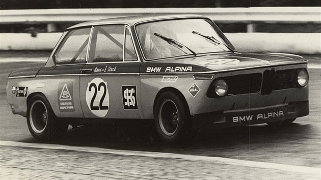 Hans Stuck  na starm brnnskm okruhu za volantem BMW Alpina 2002