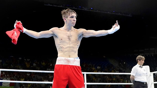 Irsk boxer Michael Conlan propadl po tvrtfinlov porce na olympijskch hrch v Riu de Janeiro zchvatu zuivosti. Svtovou federaci AIBA oznail za podvodn a zkorumpovan spolek, rozhodm v ringu ukzal zdvien prostednky a prohlsil, e v amatrskm ringu kon. 