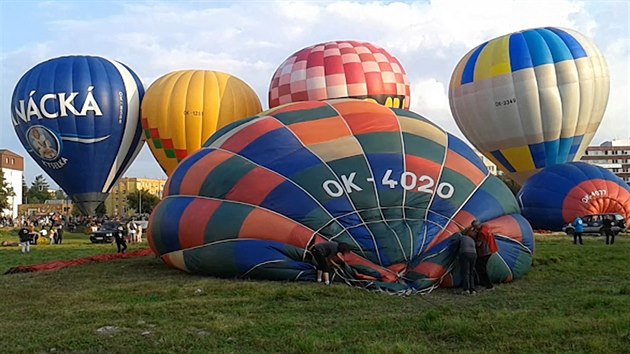 VIDEO: Nad Olomoucí letělo na pětadvacet balonů - iDNES.cz