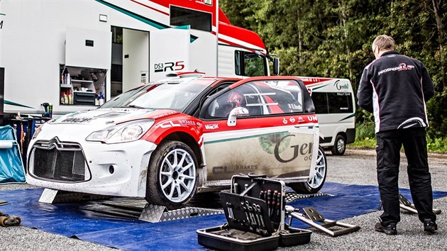 Francouzsk pilot Bryan Bouffier testoval na Krumlovsku svj citroen ped startem Barum Rally.