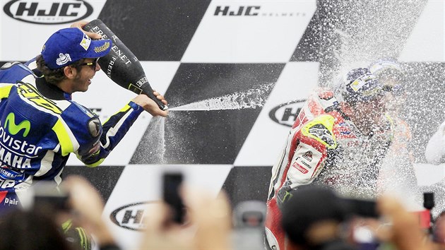 Zvod krlovsk tdy MotoGP na brnnsk Velk cen vyhrl Brit Cal Crutchlow ped italskou legendou Valentinem Rossim.