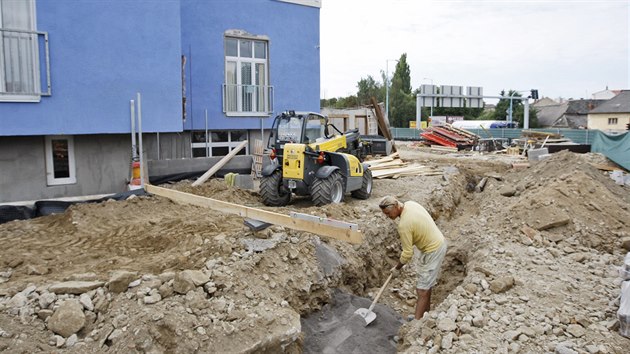 Bval hotel Rekrea v Pelhimov, kter momentln nese nzev City Center, u pronajm prvn apartmny. Prce na pestavb postupuj kupedu. I kdy podle ad ne vdy v souladu s pedpisy.