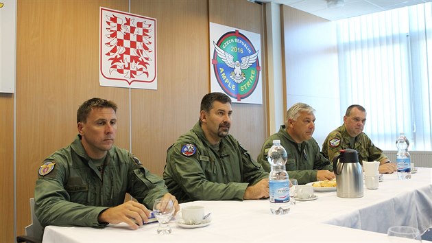 Armda na tiskov konferenci v Nmti nad Oslavou pedstavila pln letonho mezinrodnho cvien Ample Strike.