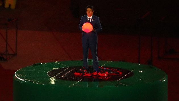 Japonsk premir inzo Abe pi zvrenm ceremonilu v Riu de Janeiru vylezl z trubky coby populrn postavika Super Mario.