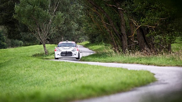 Francouzsk jezdec Bryan Bouffier pi testovn auta ped leton Barum Czech Rally Zln.