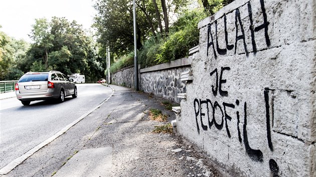 Graffiti proti islmu v Zbhlicch (23.8.2016)