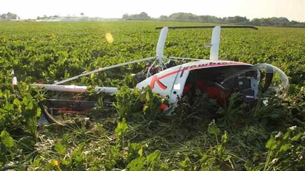 Pilot ultralehkho vrtulnku musel na Olomoucku nouzov pistt, pi dosednut se ale stroj pevrtil na bok. Mu se pi nehod zranil.