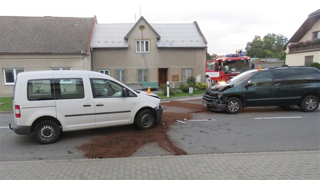 idika nedala v Hradanech-Kobicch na Prostjovsku pednost autu na hlavn silnici, pi srce se zranilo pt lid, z toho ti dti.