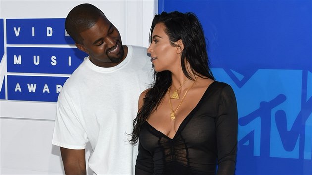 Kanye West a Kim Kardashianov na MTV Video Music Awards (New York, 28. srpna 2016)