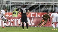 Branká AC Milán Gianluigi Donnaurumma chytil v poslední minut penaltu...