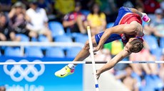 Desetibojař Jiří Sýkora při svém pokusu ve skoku o tyči. Desetibojař Jiří Sýkora při svém pokusu ve skoku o tyči.