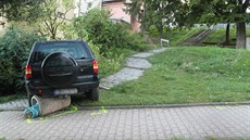 Opilý a zdrogovaný řidič černého nissanu v Brně během zběsilé jízdy naboural... Opilý a zdrogovaný řidič černého nissanu v Brně během zběsilé jízdy naboural...
