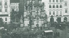 Unikátní fotografie sloupu Nejsvětější Trojice při pohledu z jihu z roku 1860.... Unikátní fotografie sloupu Nejsvětější Trojice při pohledu z jihu z roku 1860....