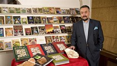 Adnan Oktar se prohlauje za autora více ne 300 knih, z nich vtina má...