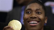 Caster Semenyaová se zlatou medailí na olympijských hrách v Riu de Janeiro.