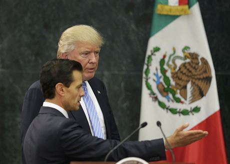 Vítz amerických prezidentských voleb Donald Trump s mexickým prezidentem Enriquem Pe&#241;ou Nietem (31. srpna 2016) 
