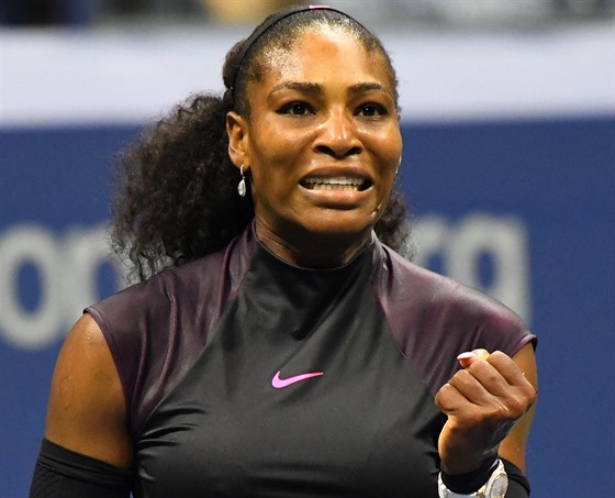 Amerianka Serena Williamsov se raduje z spnho vstupu do US Open proti...