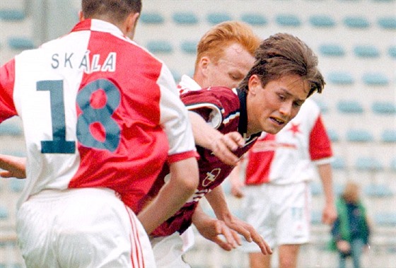Fotbalista AC Sparta Praha Tomá Rosický v utkání proti Slavii. (4. kvtna 1999)