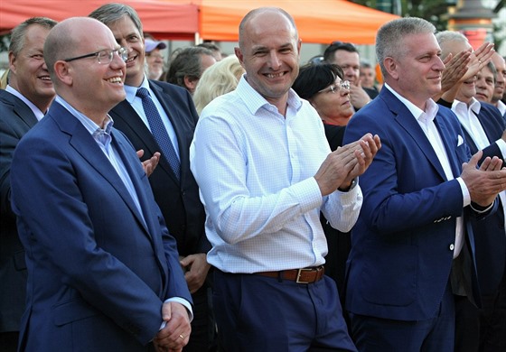 Premiér Bohuslav Sobotka a lídr plzeské kandidátky SSD Josef Bernard pi...