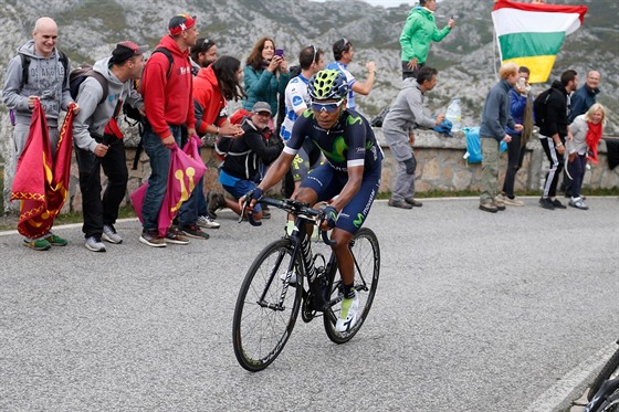Nairo Quintana pi své cest za triumfem v desáté etap Vuelty s cílem na Lagos...