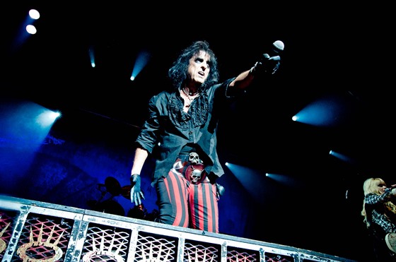 Z dokumentu Alice Cooper