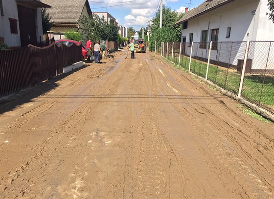 Od úterního rána jsou obyvatelé Darkoviek na nohou. Bojují s následky prtre...