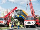 Hasii zvolili nronj een, aby trolejbus co nejmn pokodili.